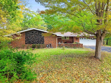 606 Thatcher Ln, Metamora, IL 61548 - photo 2