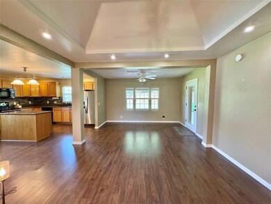 4504 Tulip Dr, Granbury, TX 76049 - photo 6