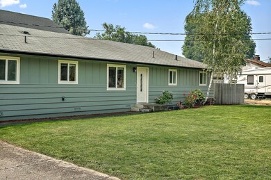 907 Beall Ln, Central Point, OR 97502 - photo 2