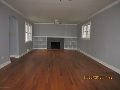 Livingroom With Fireplace
