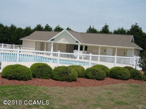 Pool & Club House