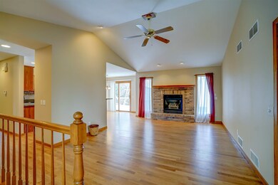 1128 Dynes Way, Sun Prairie, WI 53590 - photo 4