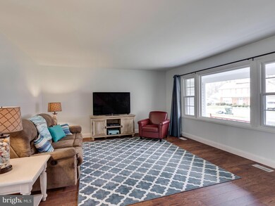 12903 Mount Royal Ln, Fairfax, VA 22033 - photo 5