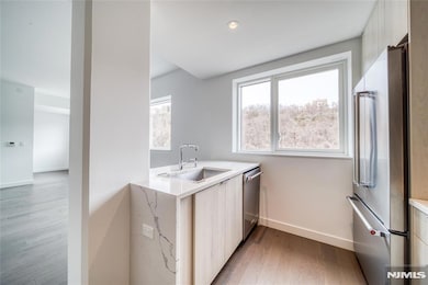 Avora unit 323, Weehawken, NJ 07086 - photo 4