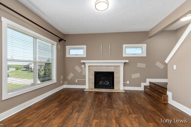 Family room w/fireplace