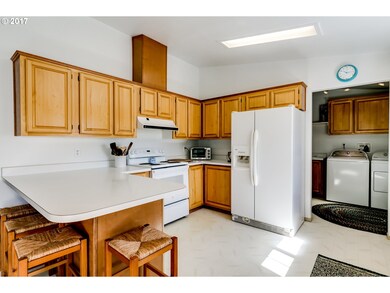 30719 Hayes Ln, Junction City, OR 97448 - photo 7