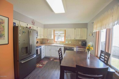 2255 Springbrook Ct, Grand Forks, ND 58201 - photo 3