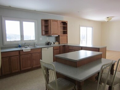 Open floor plan with nice views and wonderful suns