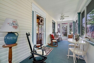 ** Super Spacious Porch **