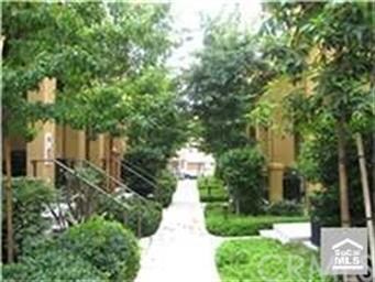 Walkway leading up to 8555