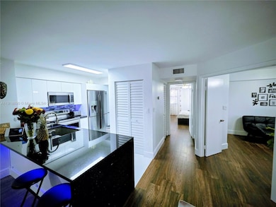 570 S Park Rd unit 17-6, Hollywood, FL 33021 - photo 2