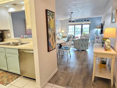 340 Three Lakes Ln unit F, Venice, FL 34285 - photo 4