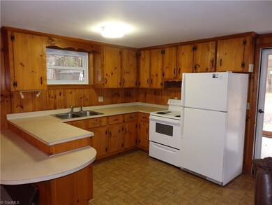 1437 Briles Dr, Asheboro, NC 27205 - photo 5