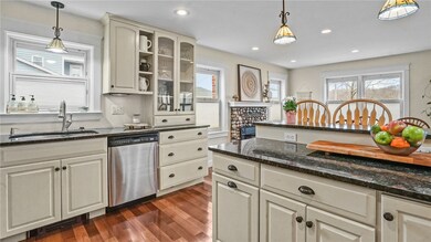 49 Wakefield Ave, Wakefield, RI 02879 - photo 6