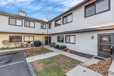 27 Crows Nest Ln unit 8F, Danbury, CT 06810 - photo 2