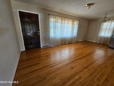 124 Kimberly Dr, Clinton, NC 28328 - photo 5