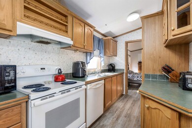 11 Hunter Blvd, Londonderry, NH 03053 - photo 4