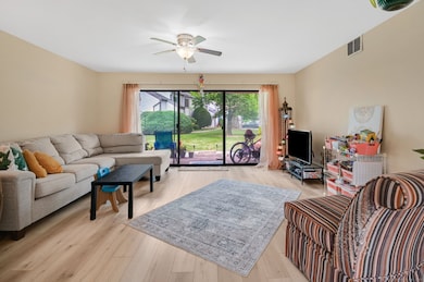 81 Candlewood Dr unit 81, South Windsor, CT 06074 - photo 3