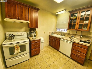 801 E Sheridan St, Newberg, OR 97132 - photo 5