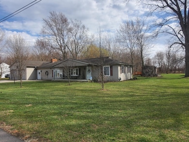 7052 Cottonwood nice front