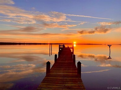 916 Fort Lowry Ln, Dunnsville, VA 22454 - photo 2