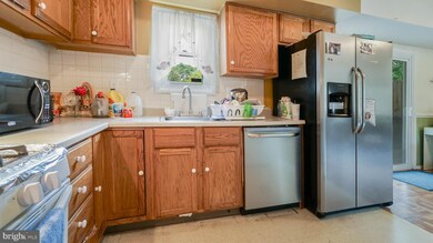 7601 Lotus Ct, Laurel, MD 20707 - photo 5