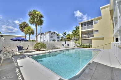 900 8th Ave S unit 305, Naples, FL 34102 - photo 2