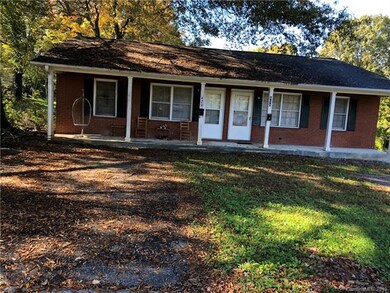 418 S Mulberry St, Statesville, NC 28677 - photo 2