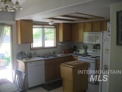 1817 S Woodland Dr, Nampa, ID 83686 - photo 2