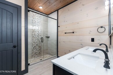 21-web-or-mls-6-bedroom