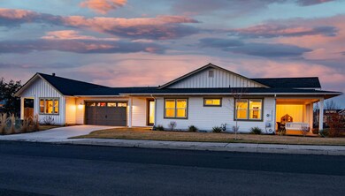 3573 SW 47th St, Redmond, OR 97756 - photo 2