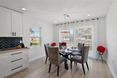 Dinning with great natural light