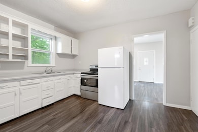 1223 W 19th St, Cedar Falls, IA 50613 - photo 5