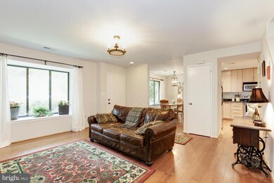 10904 Whiterim Dr, Potomac, MD 20854 - photo 7