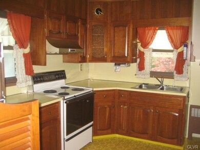 5126 Lincoln Ave, Whitehall, PA 18052 - photo 2