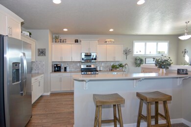 2479 SW 45th St, Redmond, OR 97756 - photo 7