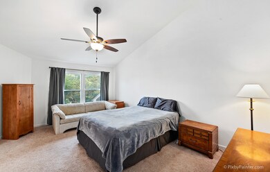 906 Heathrow Ln, Naperville, IL 60540 - photo 5