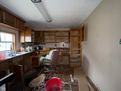 2521 S A St, Elwood, IN 46036 - photo 3