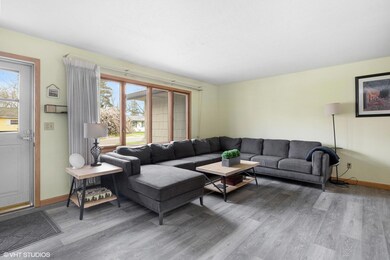 02_226SClinton_1_LivingRoom_MRED_2000x13