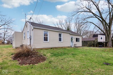 621 N Jones St, Ingalls, IN 46048 - photo 5