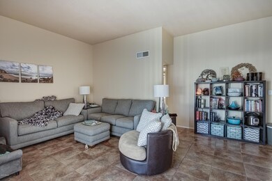 2451 E 7th St-6