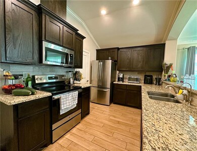 2011 Robin Ln, Mission, TX 78572 - photo 4