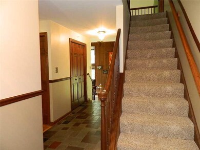 Entry/Foyer.