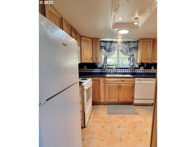 184 Sky Crest Dr, Grants Pass, OR 97527 - photo 6