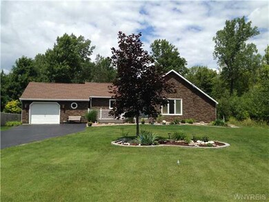 Landscaping Enjoy the beautifully landscaped front