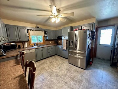 330 Willow Ave, Walnutport, PA 18088 - photo 3