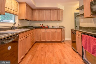 4917 Braddock Rd, Temple Hills, MD 20748 - photo 5