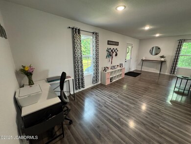 JS-06 Living Room - 1