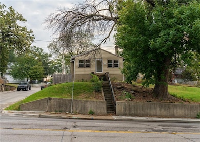 3131 6th Ave, Des Moines, IA 50313 - photo 3