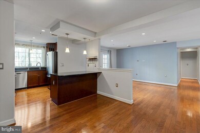 4081 S Four Mile Run Dr unit 301, Arlington, VA 22204 - photo 6